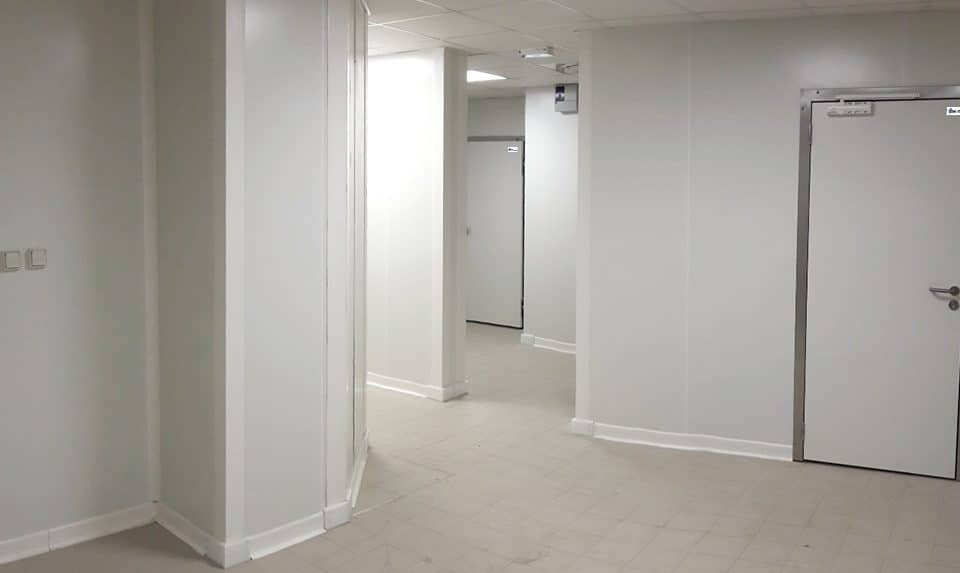 Projets d’aménagement intérieur grâce à des solutions de cloisons et de revêtements adaptées selon les secteurs à Lyon en région Auvergne Rhône-Alpes