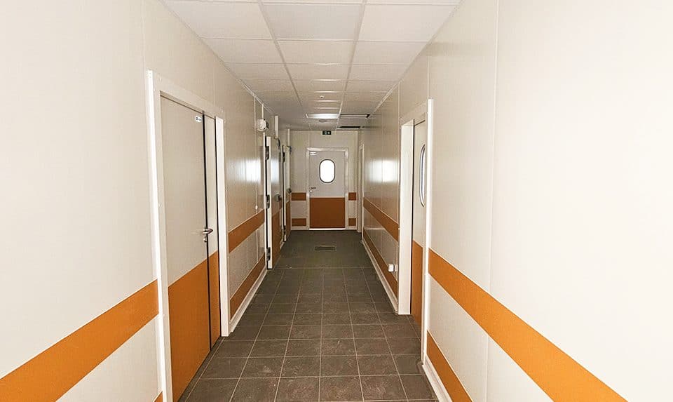 Projets d’aménagement intérieur grâce à des solutions de cloisons et de revêtements adaptées selon les secteurs à Grenoble en région Auvergne Rhône-Alpes